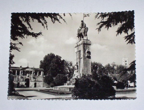 Cartolina Lucca - Monumento ai Caduti 1953