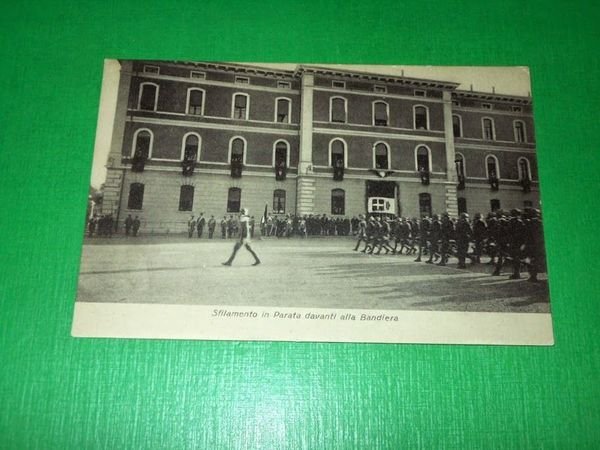 Cartolina Militaria Spoleto - Sfilamento in Parata davanti alla Bandiera …
