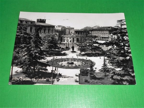 Cartolina Verona - Giardini - Piazza Bra 1964.