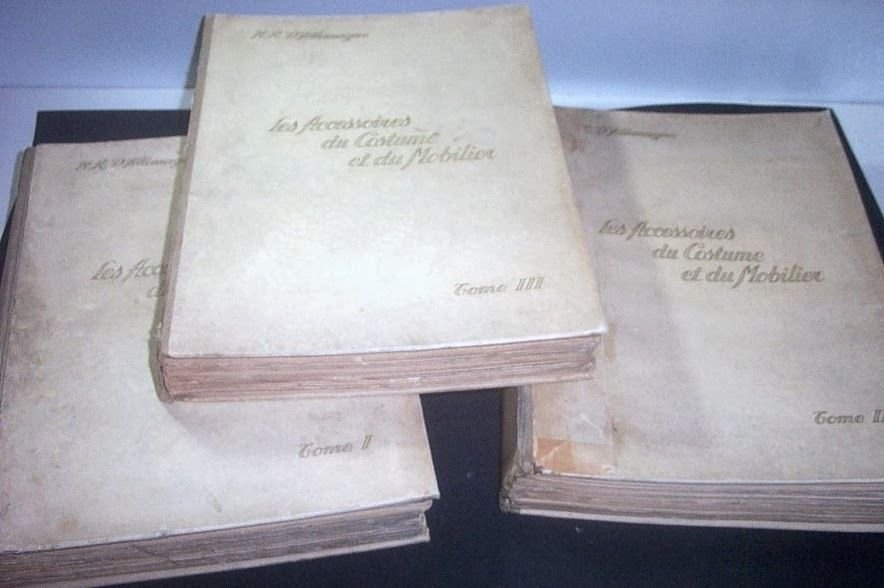 Arredamento - D'Allemagne - Les accessoires du costume e du … | Immagine principale