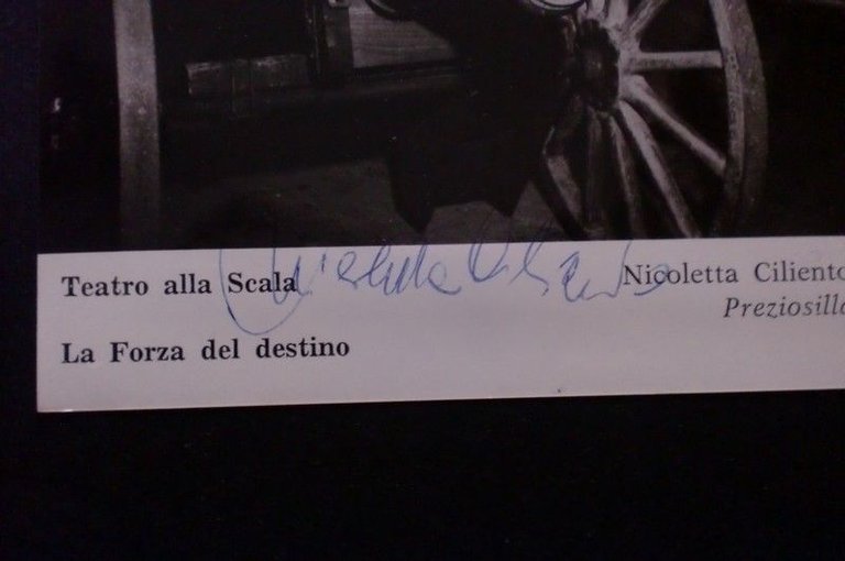 Autografo su fotografia - Nicoletta Ciliento - Mezzosoprano italiano | Immagine Gallery 3