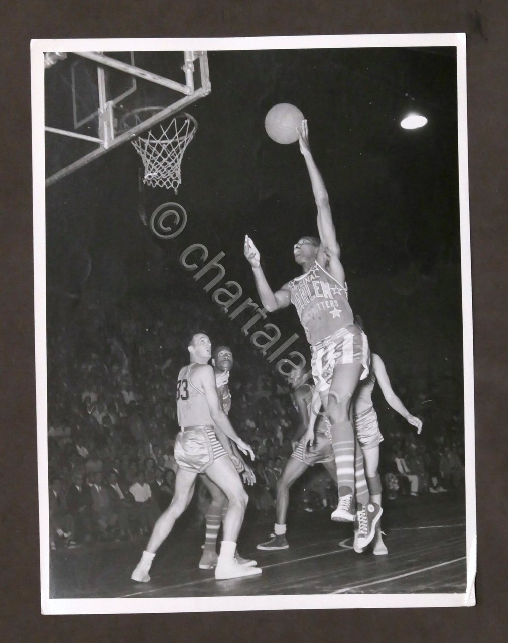 Basket - Fotografia originale Harlem Globetrotters in azione a canestro …