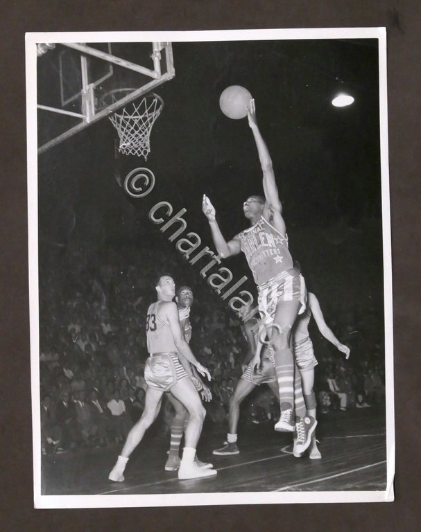 Basket - Fotografia originale Harlem Globetrotters in azione a canestro …