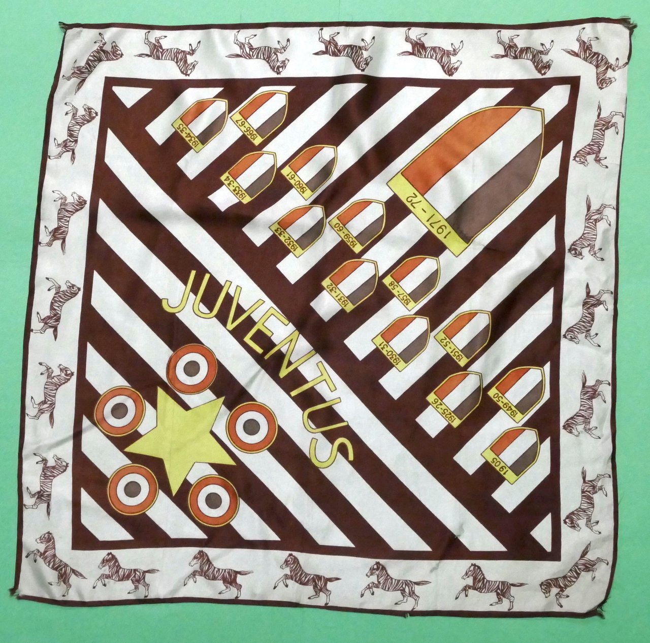 Calcio - Foulard Juventus Football Club - 14° Scudetto 1971-1972 | Immagine principale