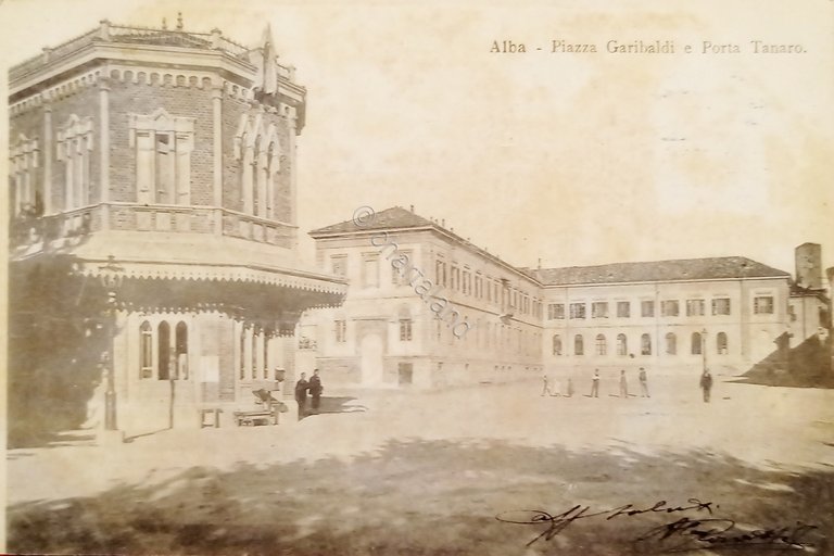 Cartolina - Alba ( Cuneo ) - Piazza Garibaldi e …