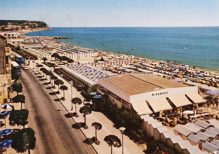Cartolina - Albisola - La Spiaggia e Via Aurelia - …