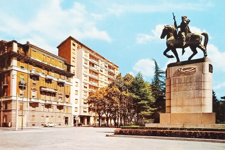 Cartolina - Alessandria - Giardini Pubblici - Monumenti ai Caduti …