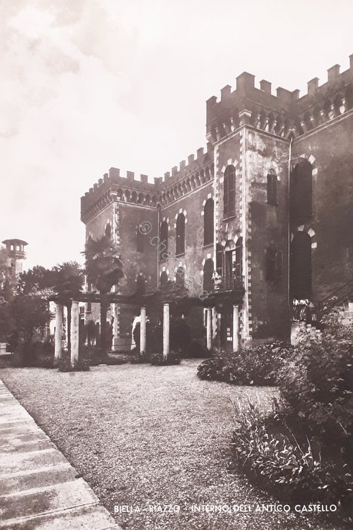 Cartolina - Biella Piazzo - Interno dell'antico castello - 1964