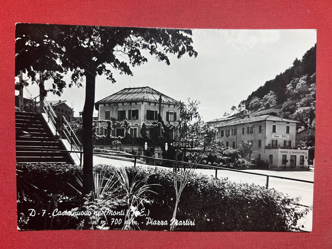 Cartolina - Castelnovo Ne' Monti - Piazza Martiri - 1957