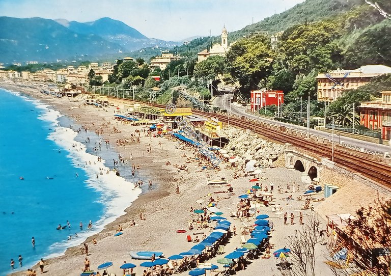Cartolina - Cavi - Spiaggia e panorama - 1973
