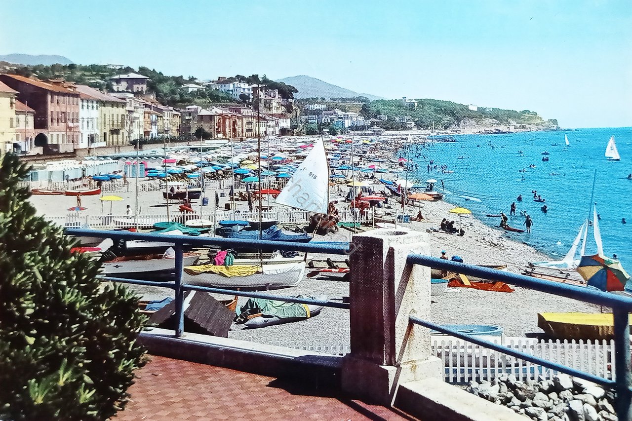 Cartolina - Celle Ligure - La Spiaggia - 1970