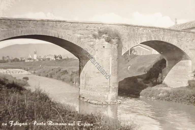 Cartolina - Foligno - Ponte Romano sul Topino - 1958