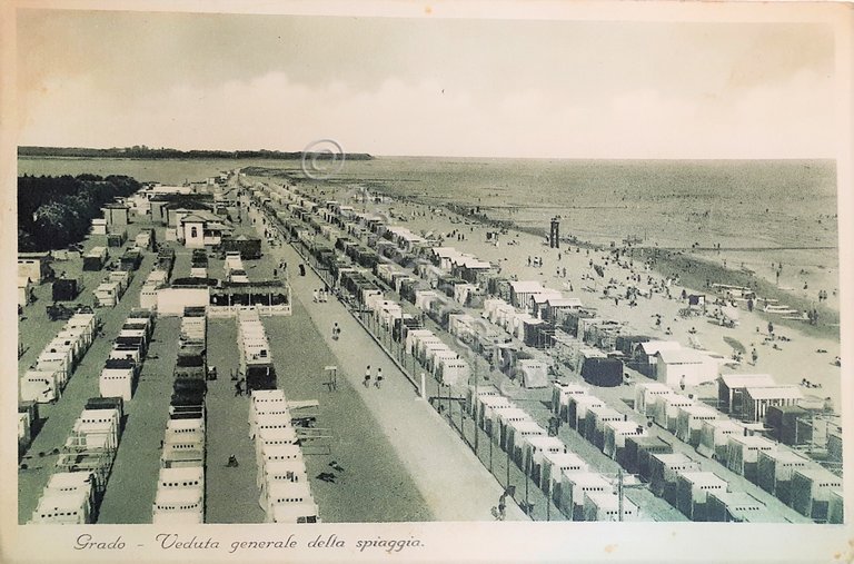 Cartolina - Grado - Veduta generale della spiaggia - 1936