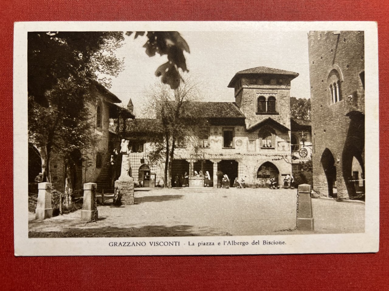 Cartolina - Grazzano Visconti - La Piazza e l'Albergo del …