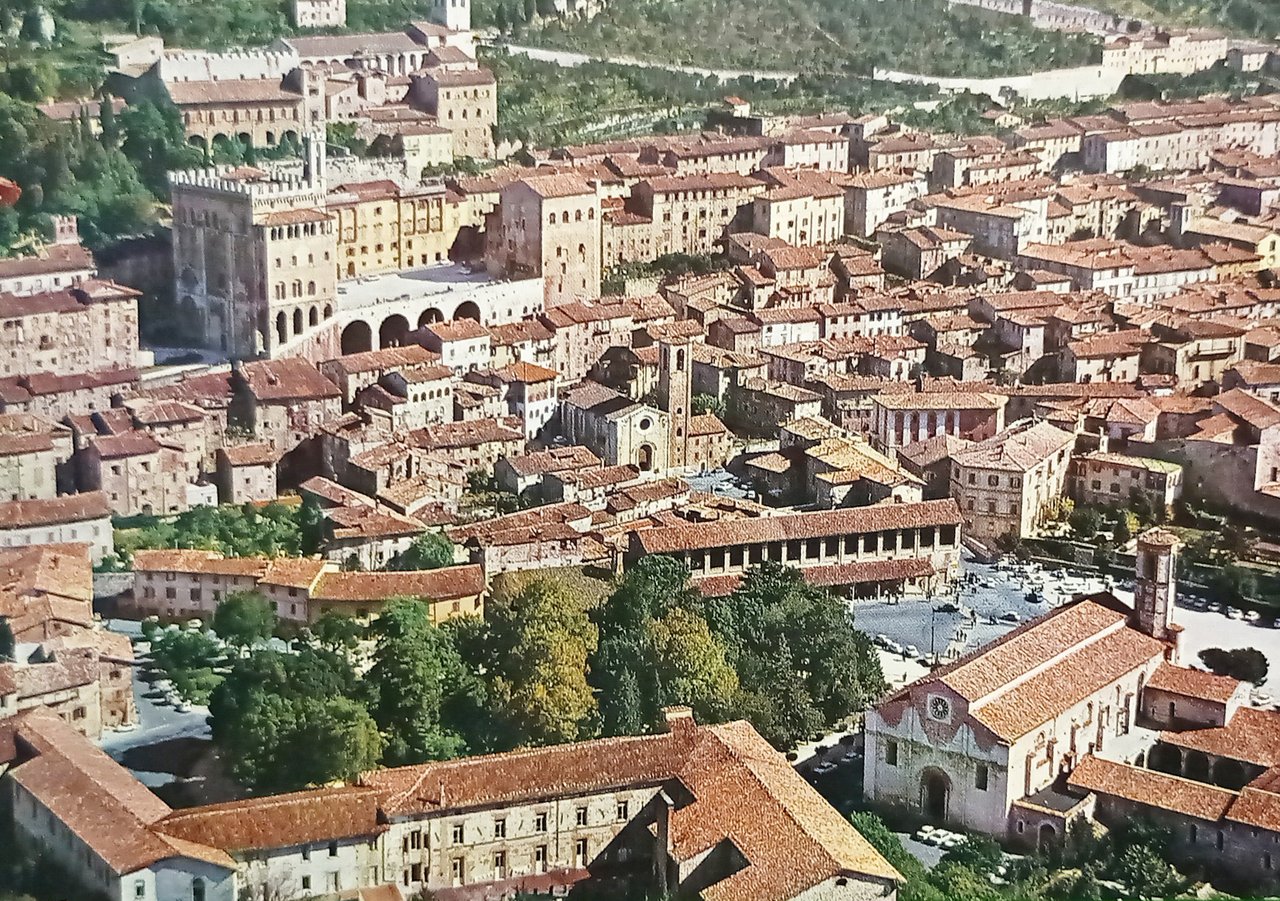 Cartolina - Gubbio - Panorama aereo - 1965 ca.