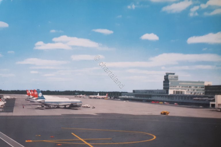Cartolina - Il terminal internazionale dell'aeroporto di Montreal - 1974