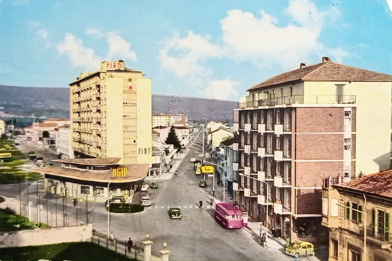 Cartolina - Ivrea - Corso Vercelli - Sfondo La Serra …