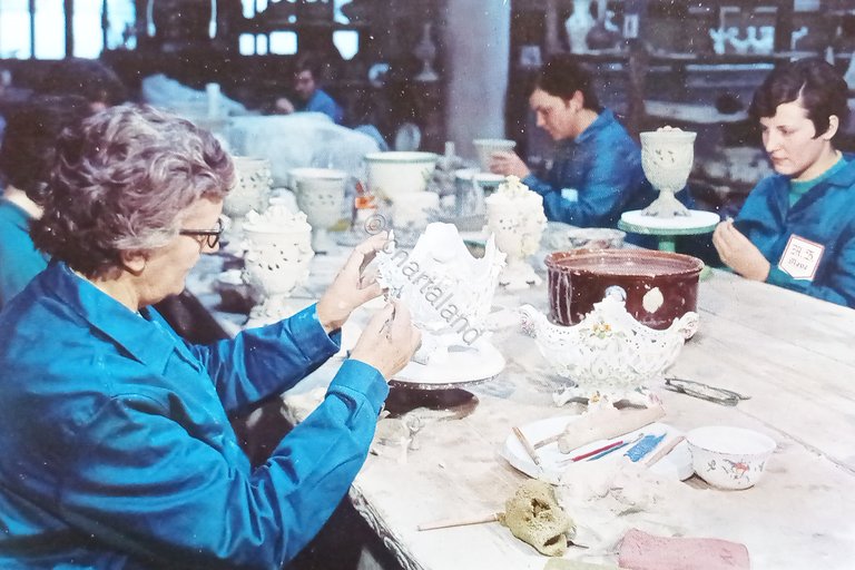 Cartolina - Mani di Fioraie all'Opera - Manifattura d'Arte Antonio …