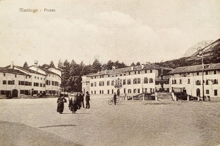 Cartolina - Maniago ( Pordenone ) - Piazza - 1911