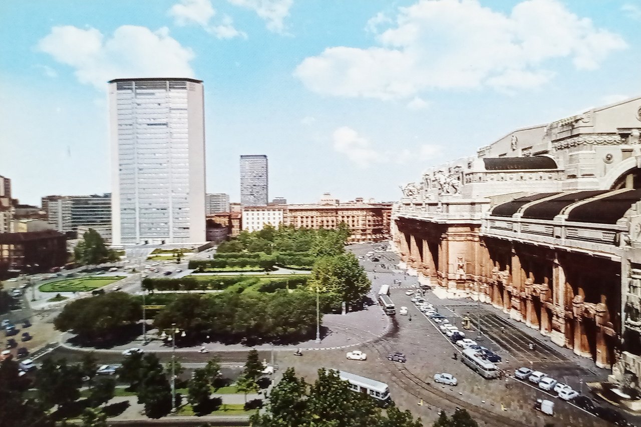 Cartolina - Milano - Stazione Centrale e Grattacielo Pirelli - …