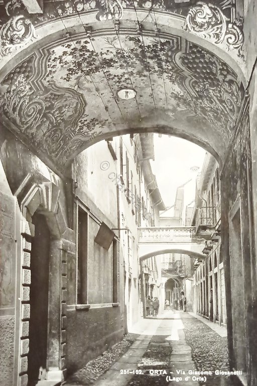 Cartolina - Orta - Via Giacomo Giovanetti - 1955 ca.