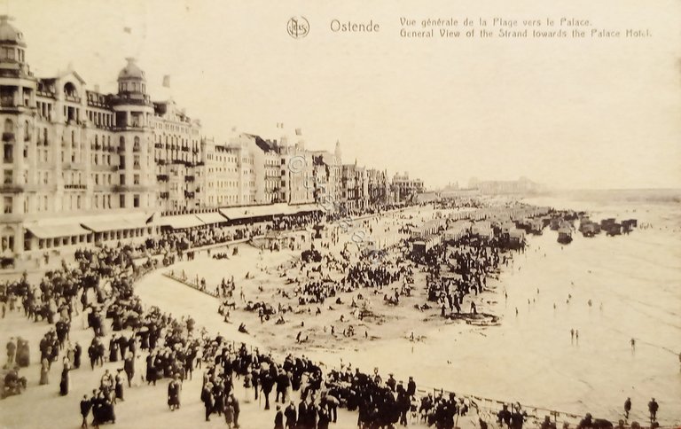 Cartolina - Ostende - Vue Generale de la Plage vers …