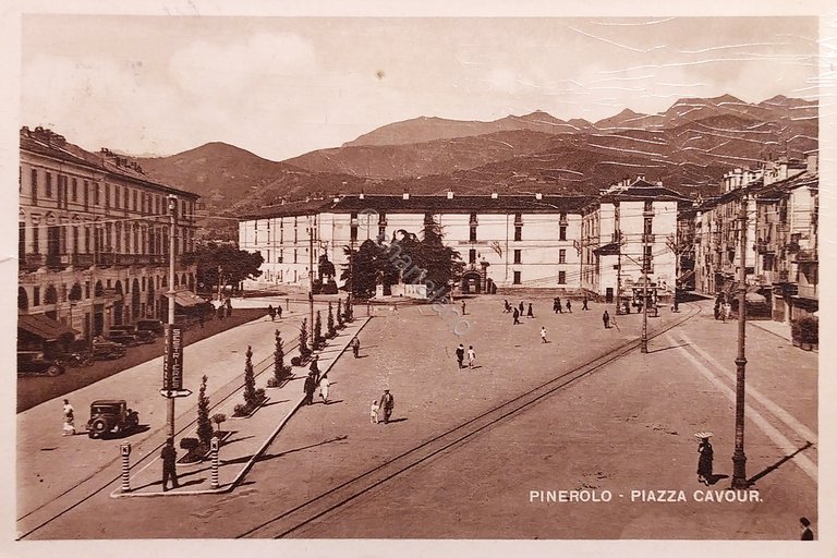 Cartolina - Pinerolo - Piazza Cavour - 1945