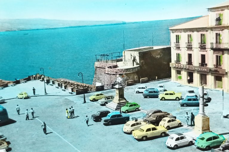 Cartolina - Pizzo Marina - Monumenti a Umberto I ed …