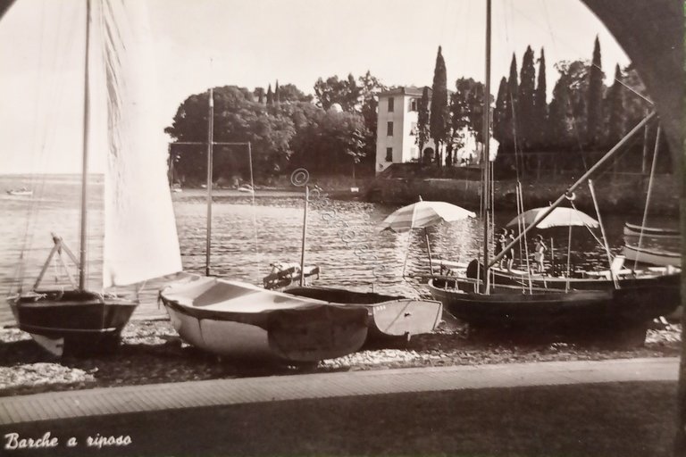 Cartolina - Rapallo - Barche e riposo - 1953