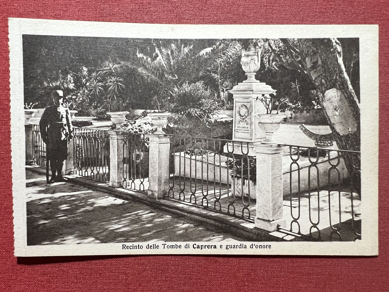 Cartolina - Recinto delle Tombe di Caprera e Guardia d'Onore …