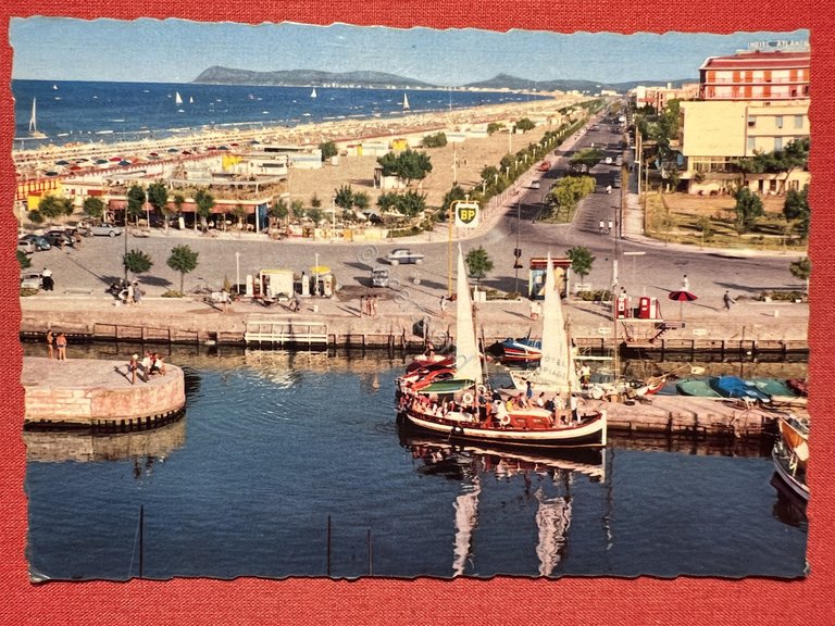 Cartolina - Riccione ( Rimini ) - Lungomare e Spiaggia …