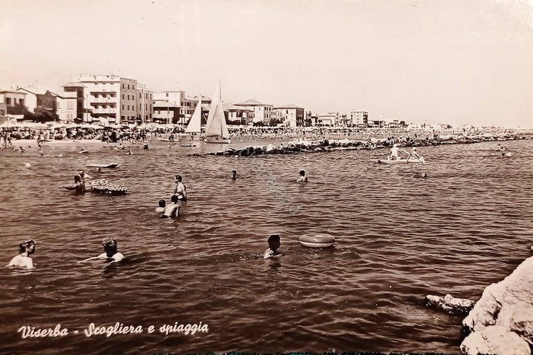 Cartolina - Viserba - Scogliera e spiaggia - 1961