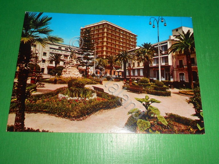 Cartolina Acireale - Piazza Garibaldi e Monumento ai Caduti 1974.