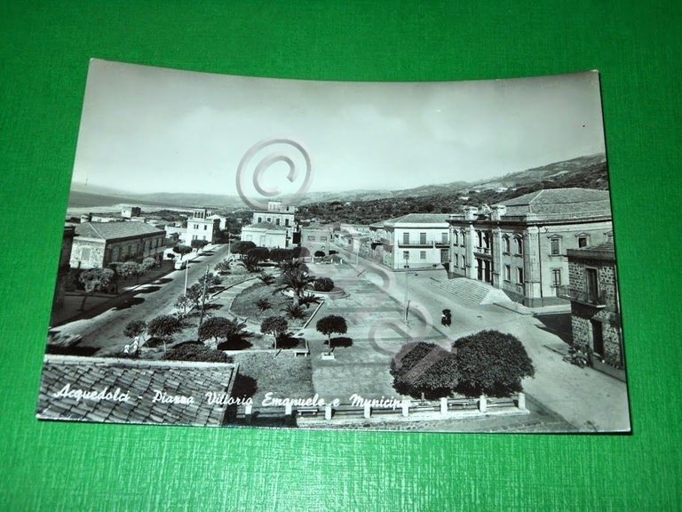 Cartolina Acquedolci - Piazza Vittorio Emanuele e Municipio 1958.