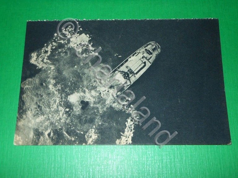 Cartolina Aeronautica - Un piroscafo bombardato si inabissa 1942.