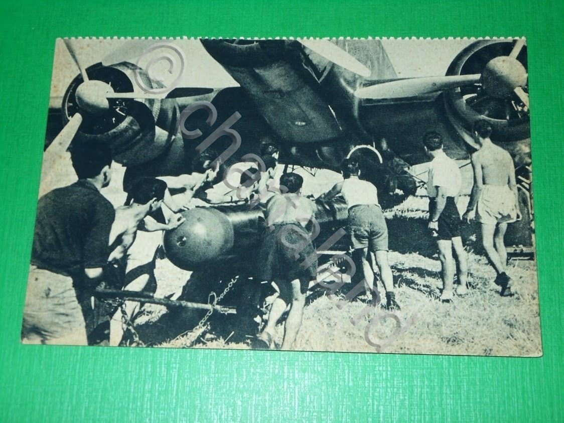 Cartolina Aeronautica WWII - Il siluro viene trasportato sotto il …