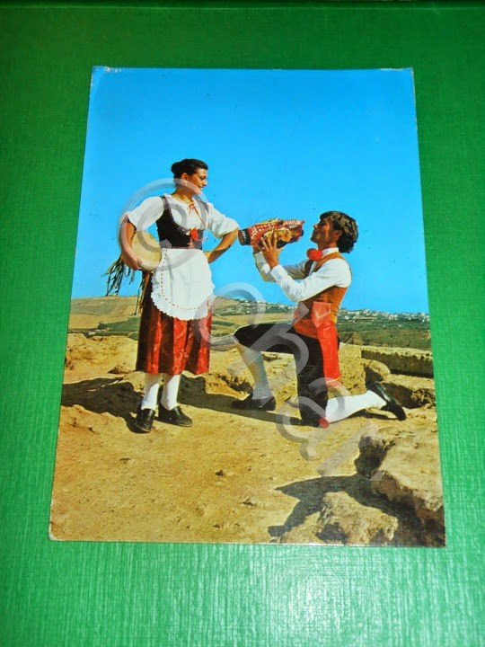 Cartolina Agrigento - Ragazzi con tipico costume siciliano 1982.