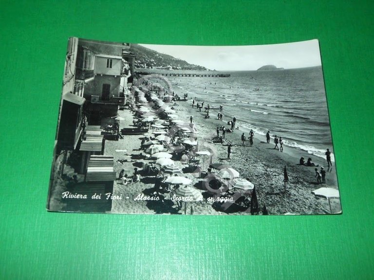 Cartolina Alassio - Scorcio di spiaggia 1955 ca