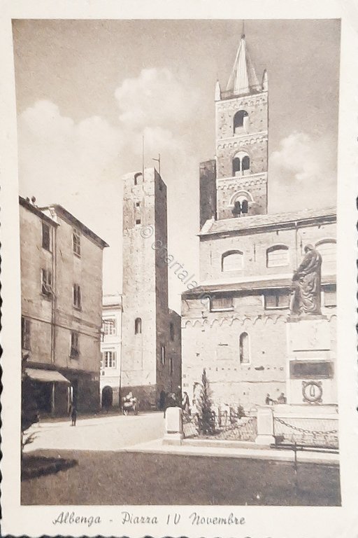 Cartolina Albenga - Piazza IV Novembre - 1953