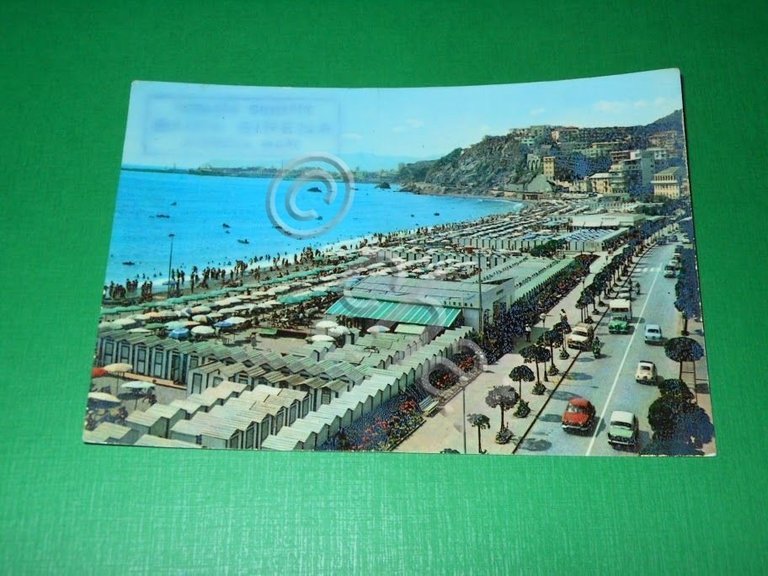 Cartolina Albissola - La spiaggia 1962.
