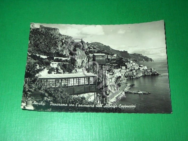 Cartolina Amalfi - Panorama con l'ascensore dell' Albergo Cappuccini 1952