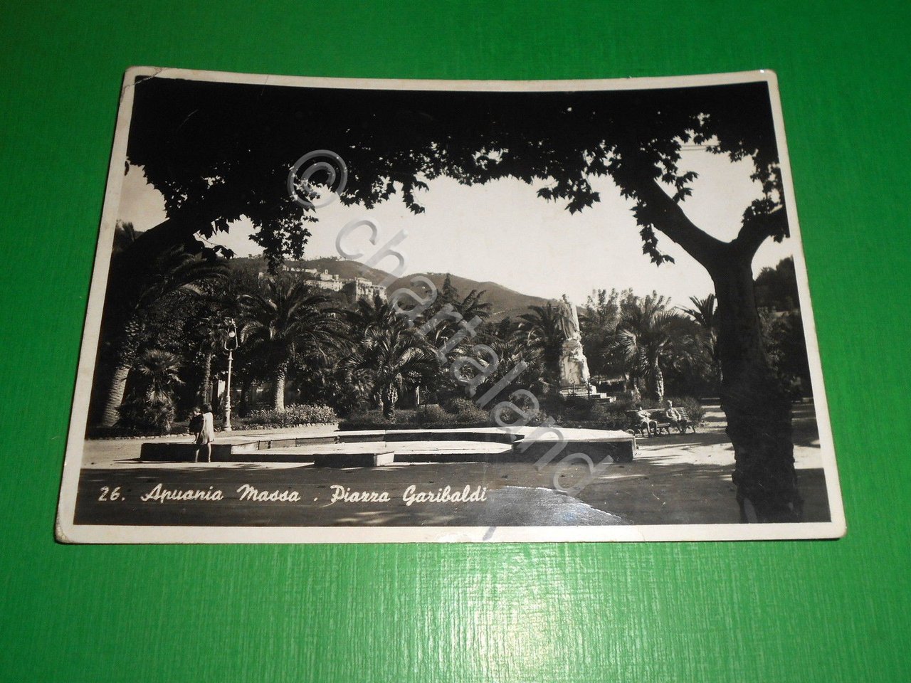 Cartolina Apuania Massa - Piazza Garibaldi 1942.