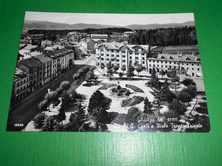 Cartolina Asiago - Piazza G. Carli e Viale Trento-Trieste 1960 …