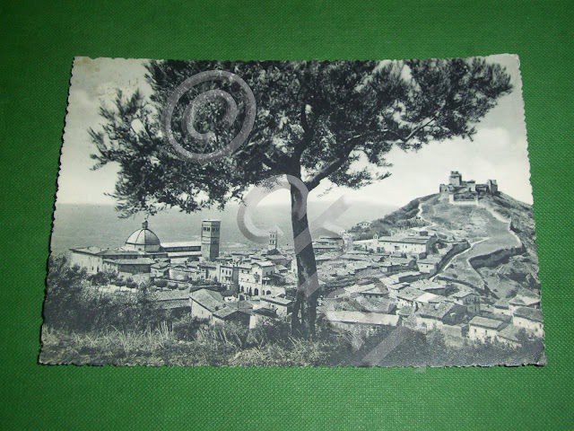 Cartolina Assisi - Panorama parziale con veduta della Rocca medioevale …