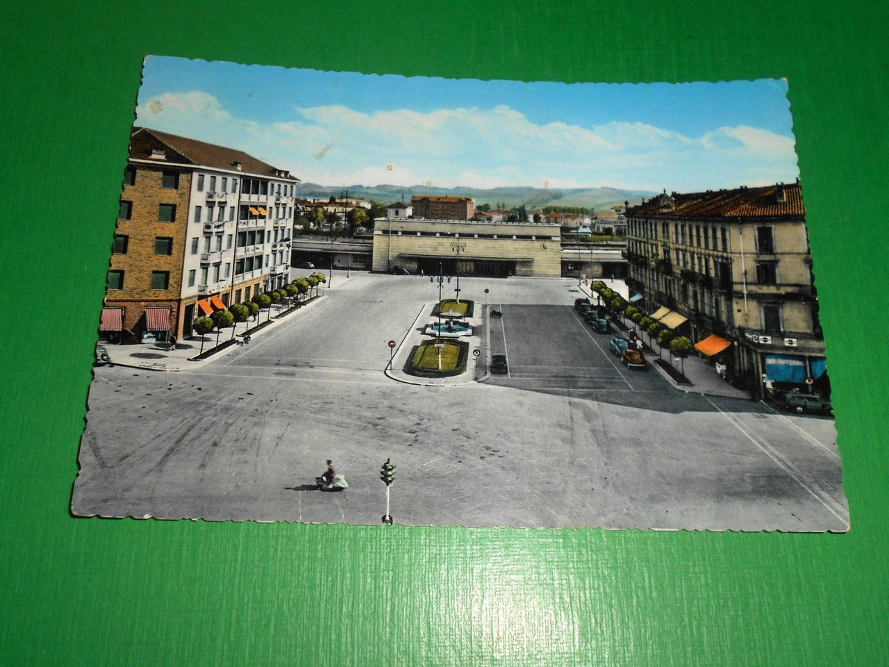 Cartolina Asti - Piazza Marconi e Stazione Ferroviaria 1961.