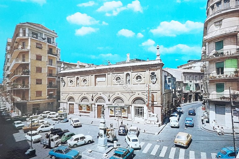 Cartolina Avellino - Piazza Re Di Bronzo - 1973