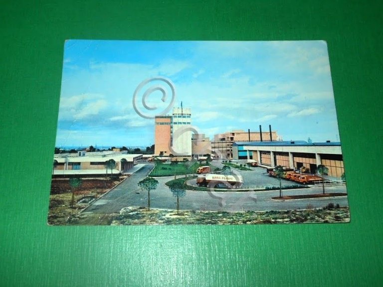 Cartolina Bari - Panoramica di uno Stabilimento del Gruppo Peroni … | Immagine Gallery 2