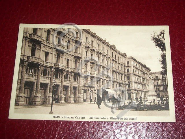 Cartolina Bari - Piazza Cavour - Monumento a Giuseppe Massari …