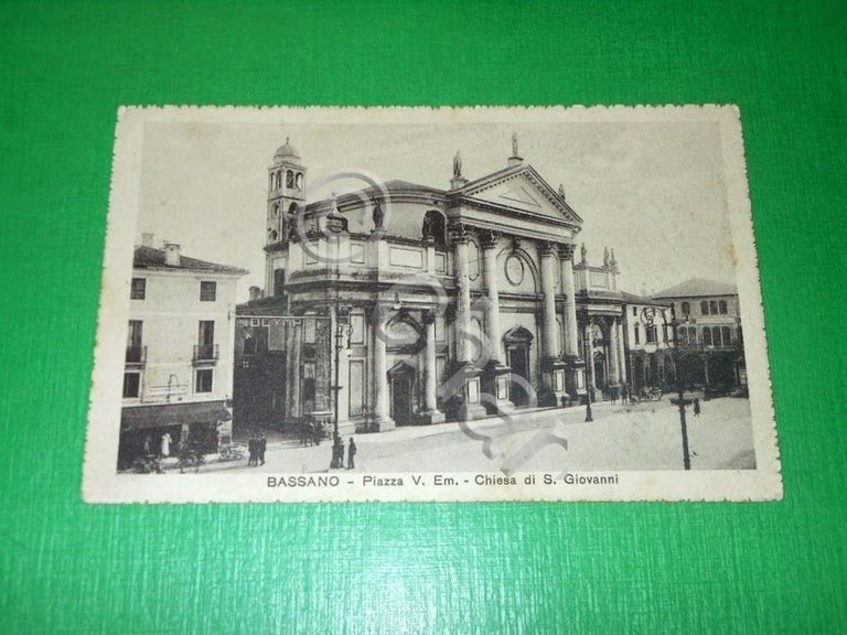 Cartolina Bassano - Piazza Vittorio Emanuele - Chiesa di S. …