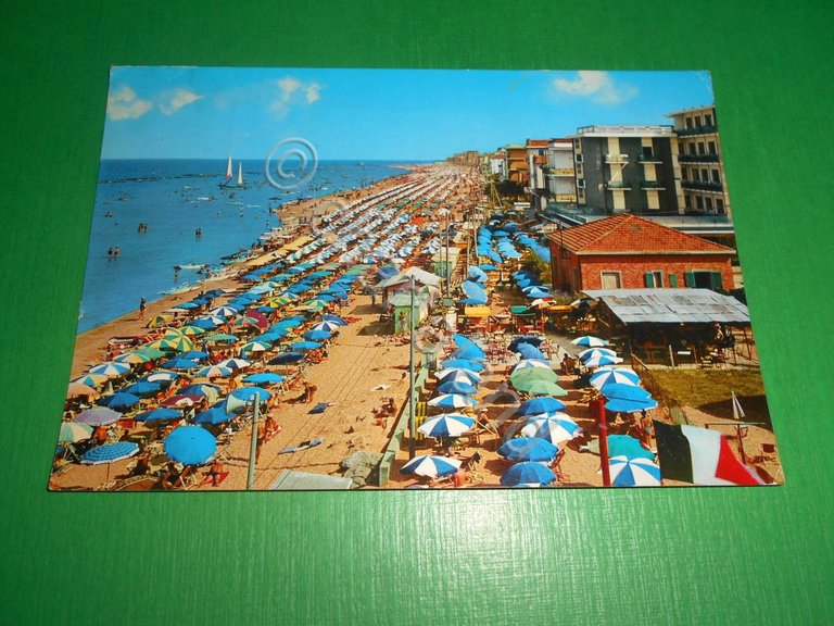 Cartolina Bellaria - Alberghi - Spiaggia 1963.